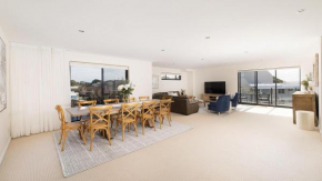 Bay Vista Penthouse - Heart of Nelson Bay
